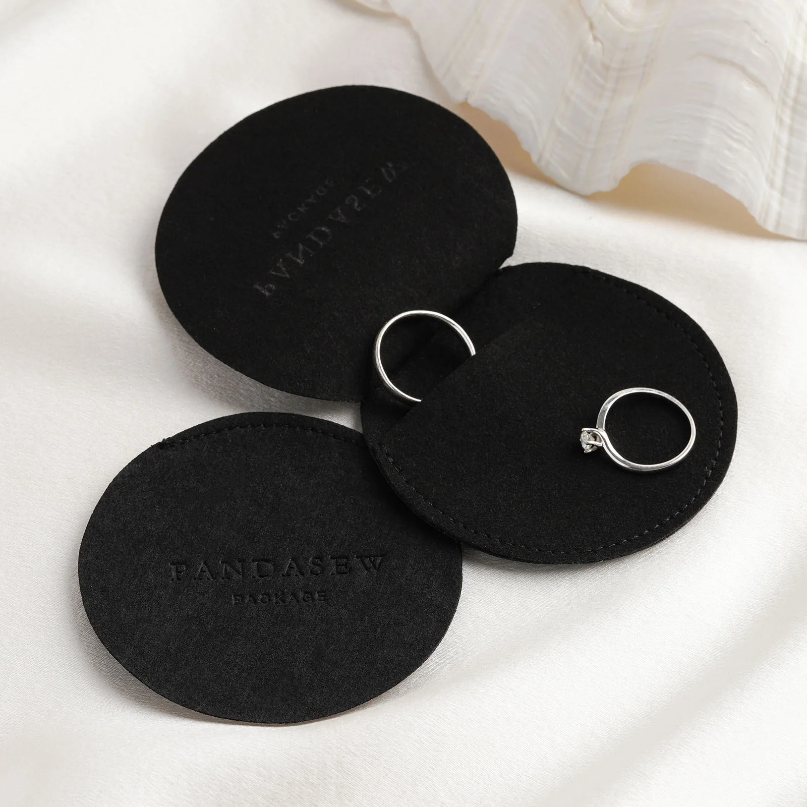 50PCS Custom Design Logo Soft Microfiber Jewelry Packaging Gift Bags Round Envelope Jewelry Pouch Gifts for Wedding, Birthday
50PCS Custom Design Logo Soft Microfiber Jewelry Packaging Gift Bags Round Envelope Jewelry Pouch Gifts for Wedding, Birthday