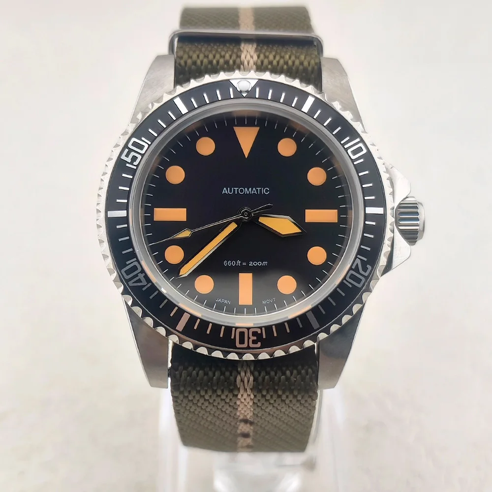NH35 watch 39.5mm diving retro watch sapphire glass stainless steel waterproof case nylon watch strap men's watch
NH35 watch 39.5mm diving retro watch sapphire glass stainless steel waterproof case nylon watch strap men's watch