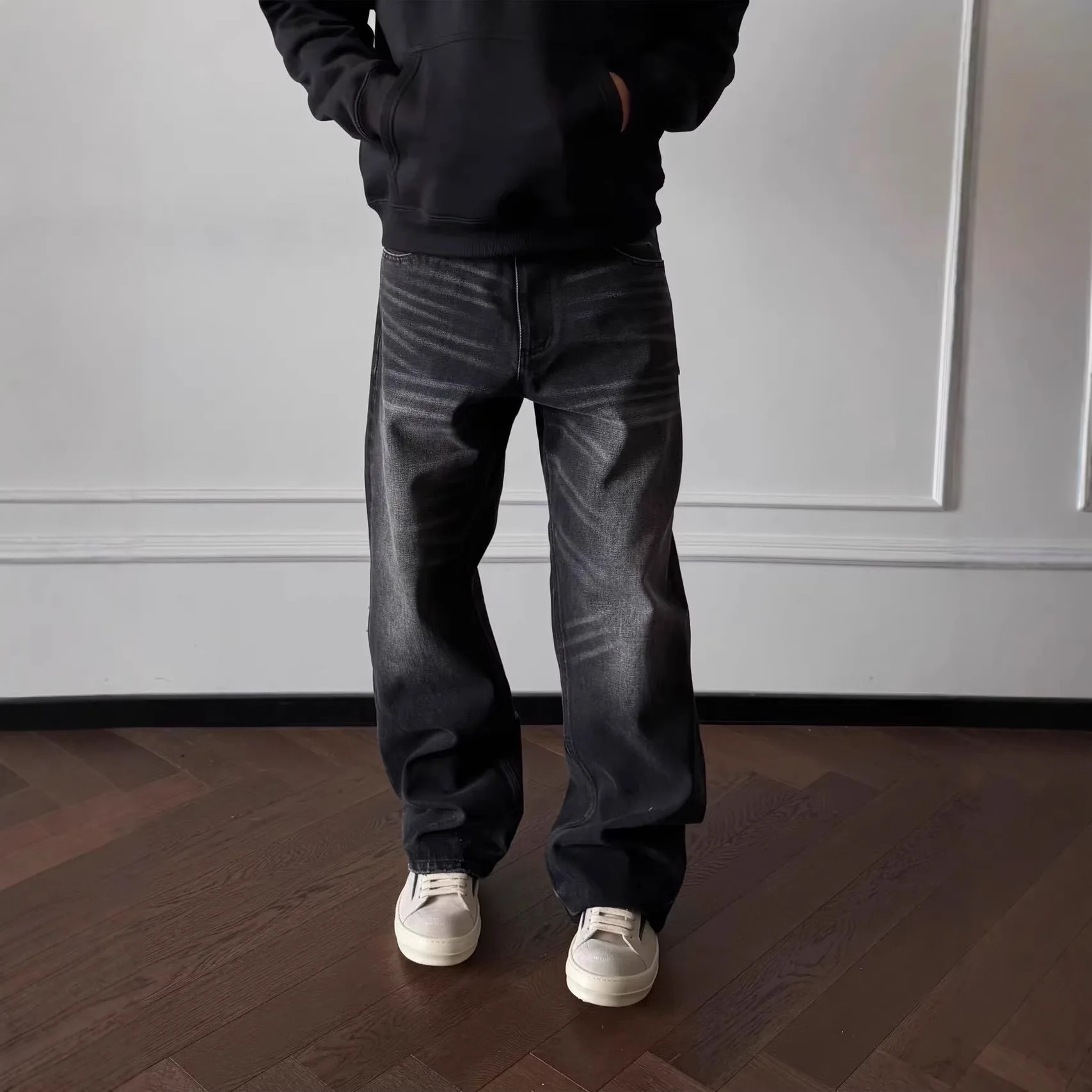 Men's Retro Loose Straight Jeans
Men's Retro Loose Straight Jeans