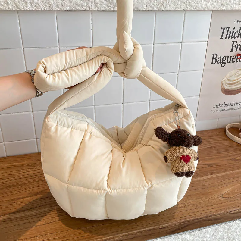 Women's Large Capacity Casual Quilted Dumpling Shoulder Bag Plaid Nylon Quilted Down Cotton Crossbody Bag for Daily Commuting
Women's Large Capacity Casual Quilted Dumpling Shoulder Bag Plaid Nylon Quilted Down Cotton Crossbody Bag for Daily Commuting