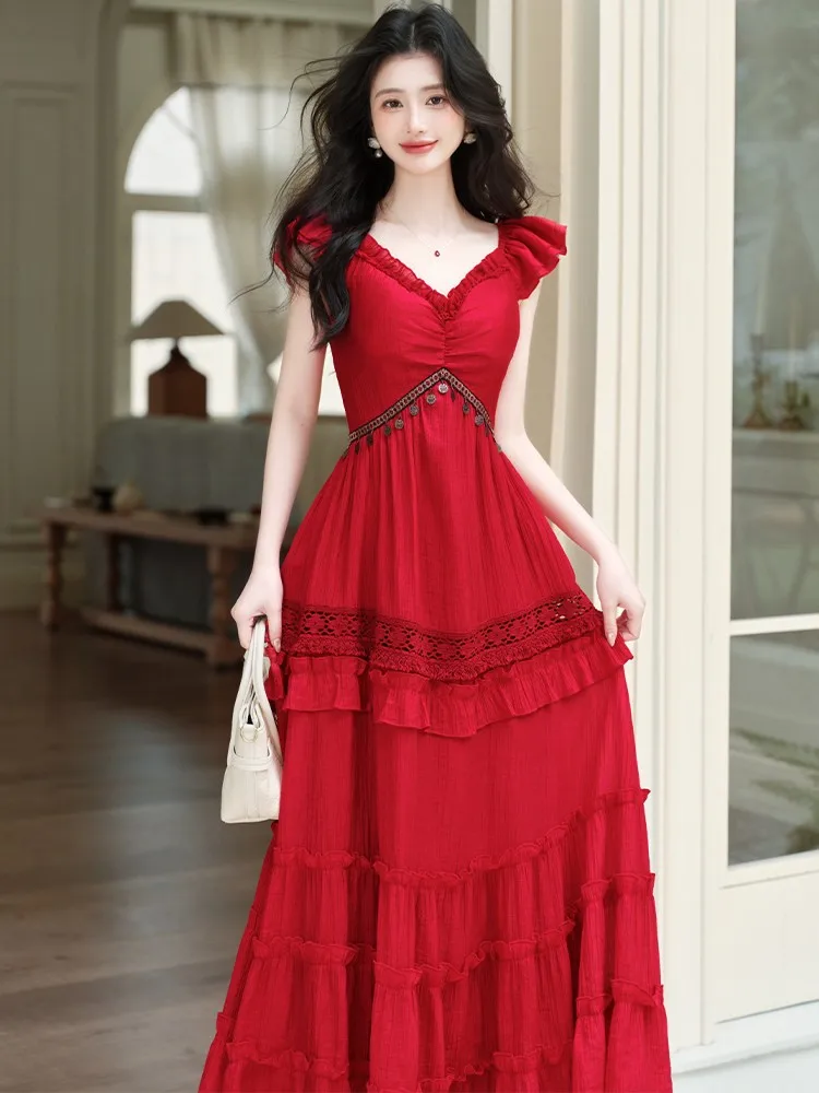A new vacation-style red cinched one-shoulder dress
A new vacation-style red cinched one-shoulder dress