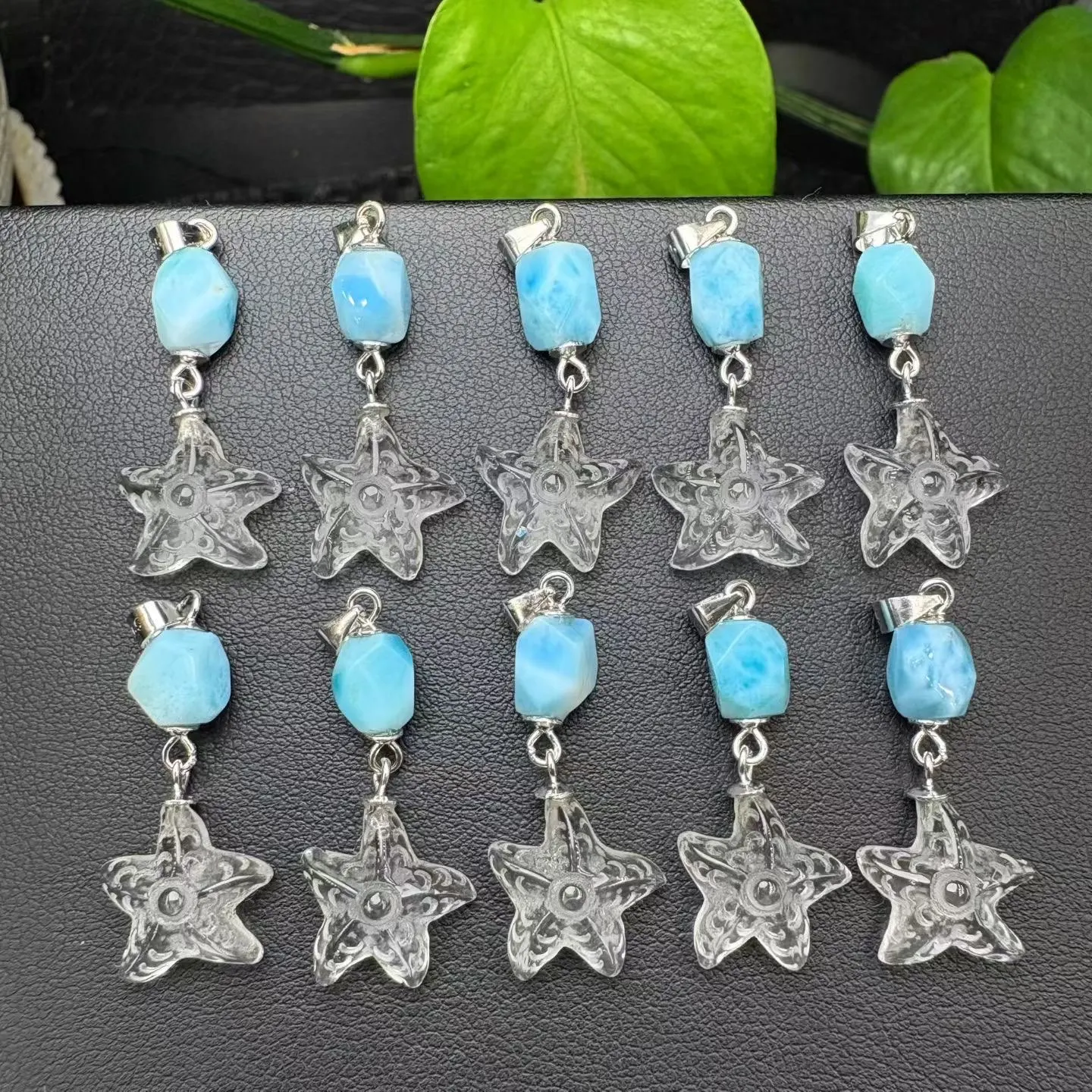 1Pc Fengbaowu Natural Larimar Rock Quartz Star Pendant 33MM Length 925 Sterling Silver Reiki Healing Stone Jewelry Gift Women
1Pc Fengbaowu Natural Larimar Rock Quartz Star Pendant 33MM Length 925 Sterling Silver Reiki Healing Stone Jewelry Gift Women