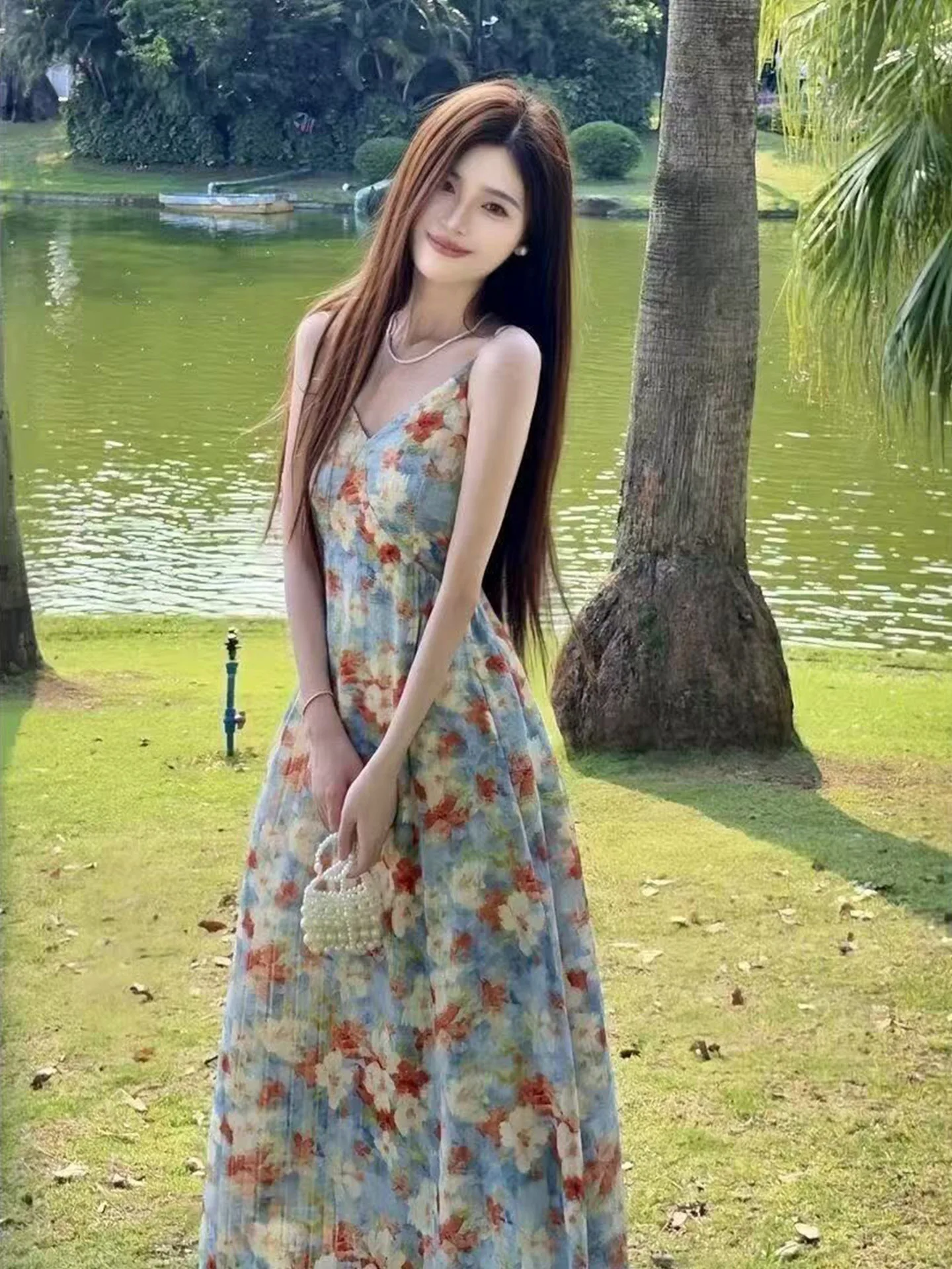 Blue Floral Print Halter V-Neck Dress Women's Summer 2026 New Holiday Unique Beautiful Long Dress French Style A-Line Low Waist
Blue Floral Print Halter V-Neck Dress Women's Summer 2026 New Holiday Unique Beautiful Long Dress French Style A-Line Low Waist