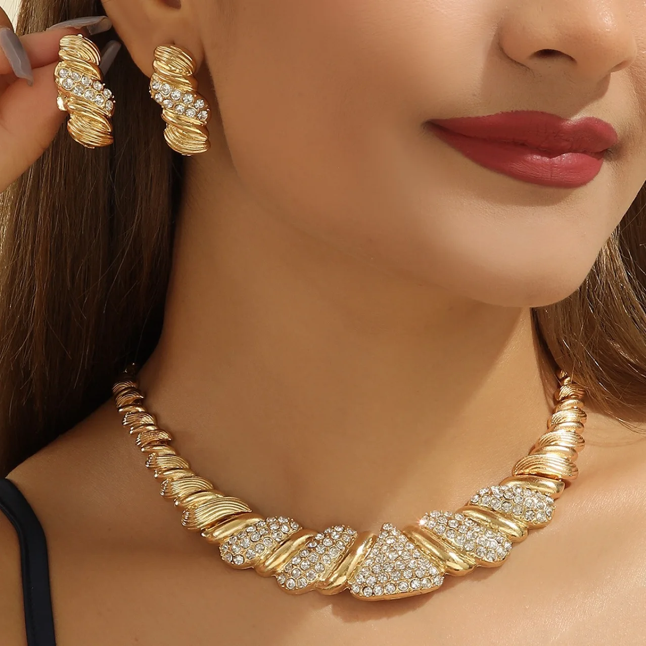 Italy 18k Gold Plated Women Jewelry Set Crystal Design Round Necklace Earrings Banquet Wedding Party Jewelry Wife Birthday Gift
Italy 18k Gold Plated Women Jewelry Set Crystal Design Round Necklace Earrings Banquet Wedding Party Jewelry Wife Birthday Gift