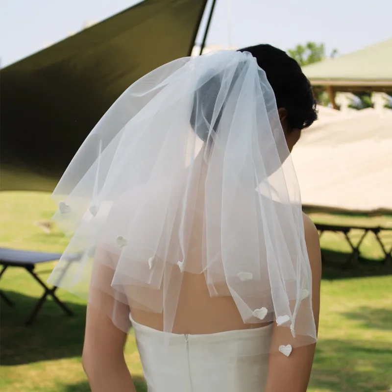 Короткая фата, простой белый двухслойный свадебный головной убор оптом
Короткая фата, простой белый двухслойный свадебный головной убор оптом