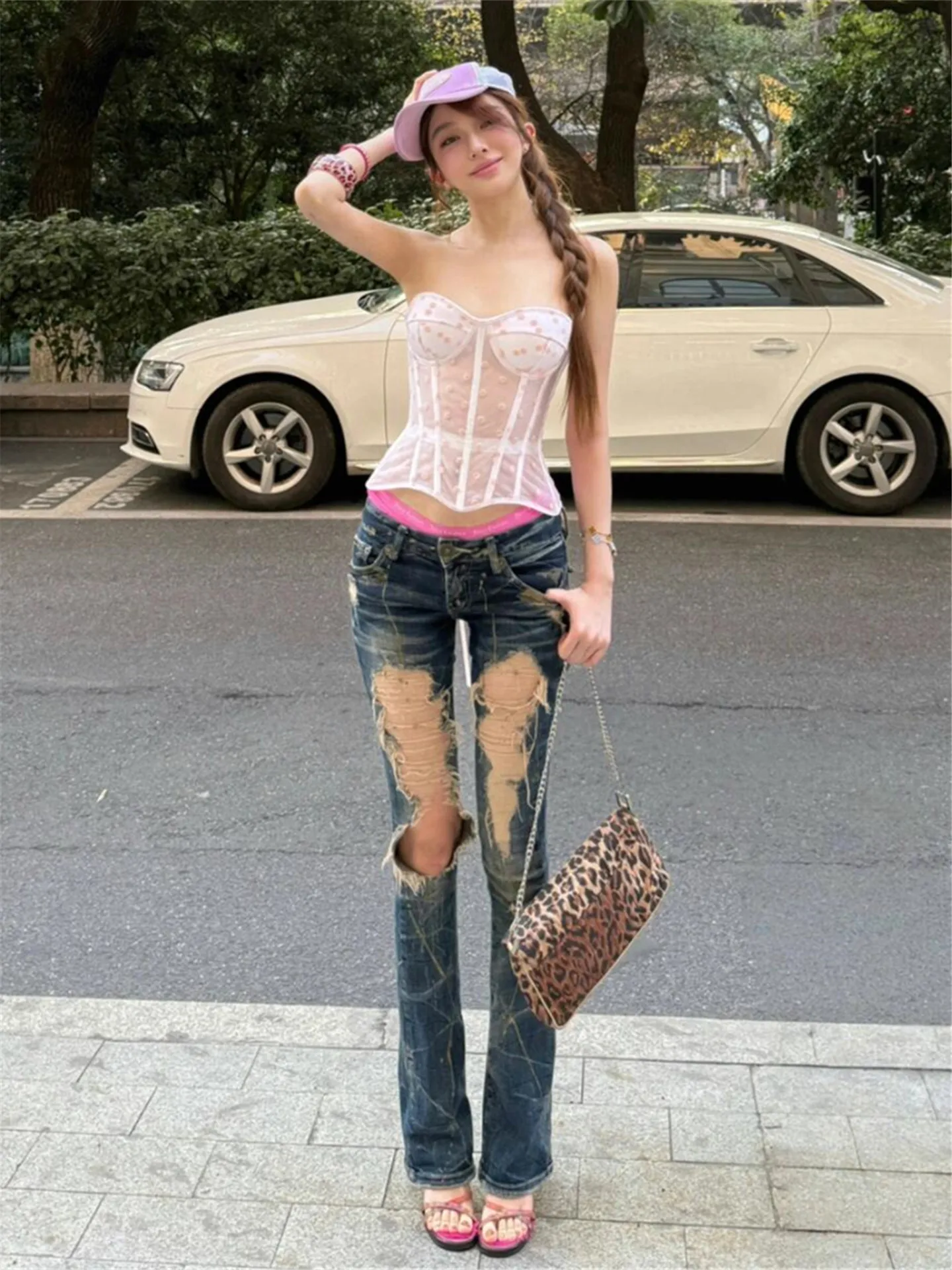Low Waist Bell Bottom Hole Punching Jeans Women Summer Slimming Straight Leg Pants American Street Style Millennium Spicy Girl
Low Waist Bell Bottom Hole Punching Jeans Women Summer Slimming Straight Leg Pants American Street Style Millennium Spicy Girl