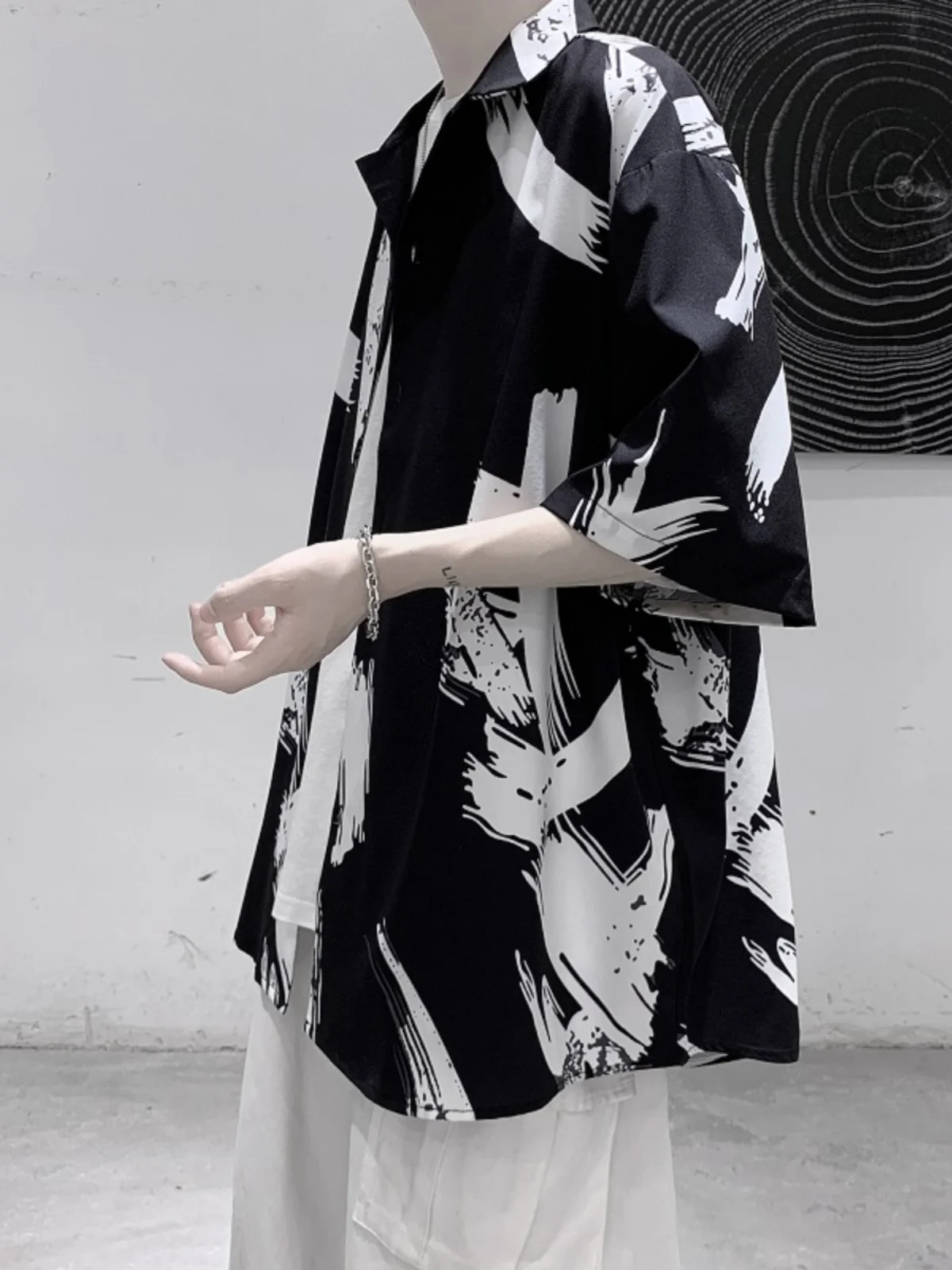 Модная мужская рубашка из ледяного шелка с коротким рукавом, повседневная, летняя, с рукавом три четверти, для дома и отдыха
Модная мужская рубашка из ледяного шелка с коротким рукавом, повседневная, летняя, с рукавом три четверти, для дома и отдыха