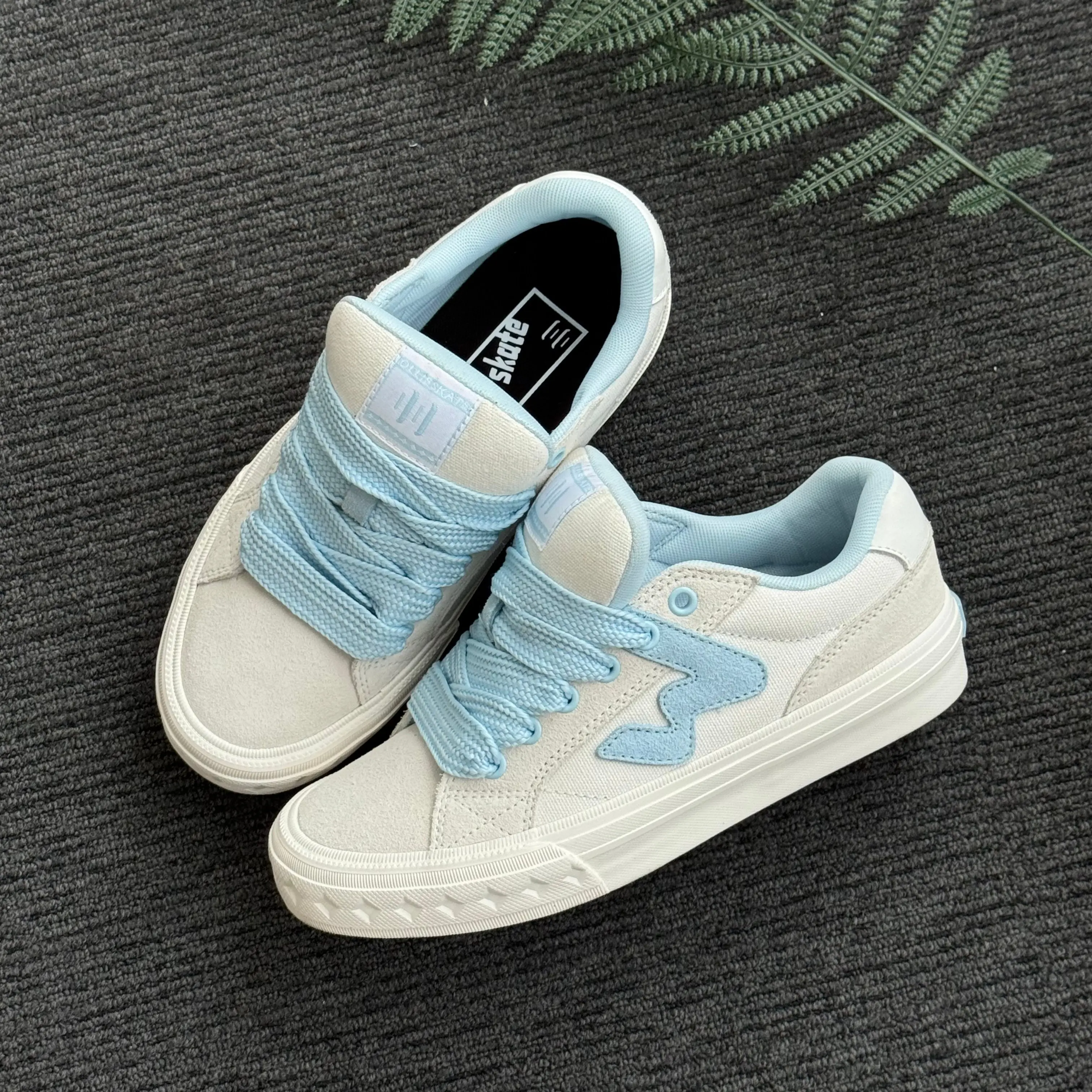 Ollieskate W BAKE Low Top Solid Color Bread Sneakers Soft Sole Casual Shoes Unisex Trendy Shoes for Men Women
Ollieskate W BAKE Low Top Solid Color Bread Sneakers Soft Sole Casual Shoes Unisex Trendy Shoes for Men Women