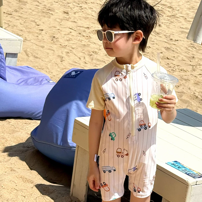 2025 Boys Rash Guard Swimsuits One Piece Short Sleeve Swim Shirt Kids Swimming Wear Toddler Boy Bathing wear Child Swimming Suit
2025 Boys Rash Guard Swimsuits One Piece Short Sleeve Swim Shirt Kids Swimming Wear Toddler Boy Bathing wear Child Swimming Suit