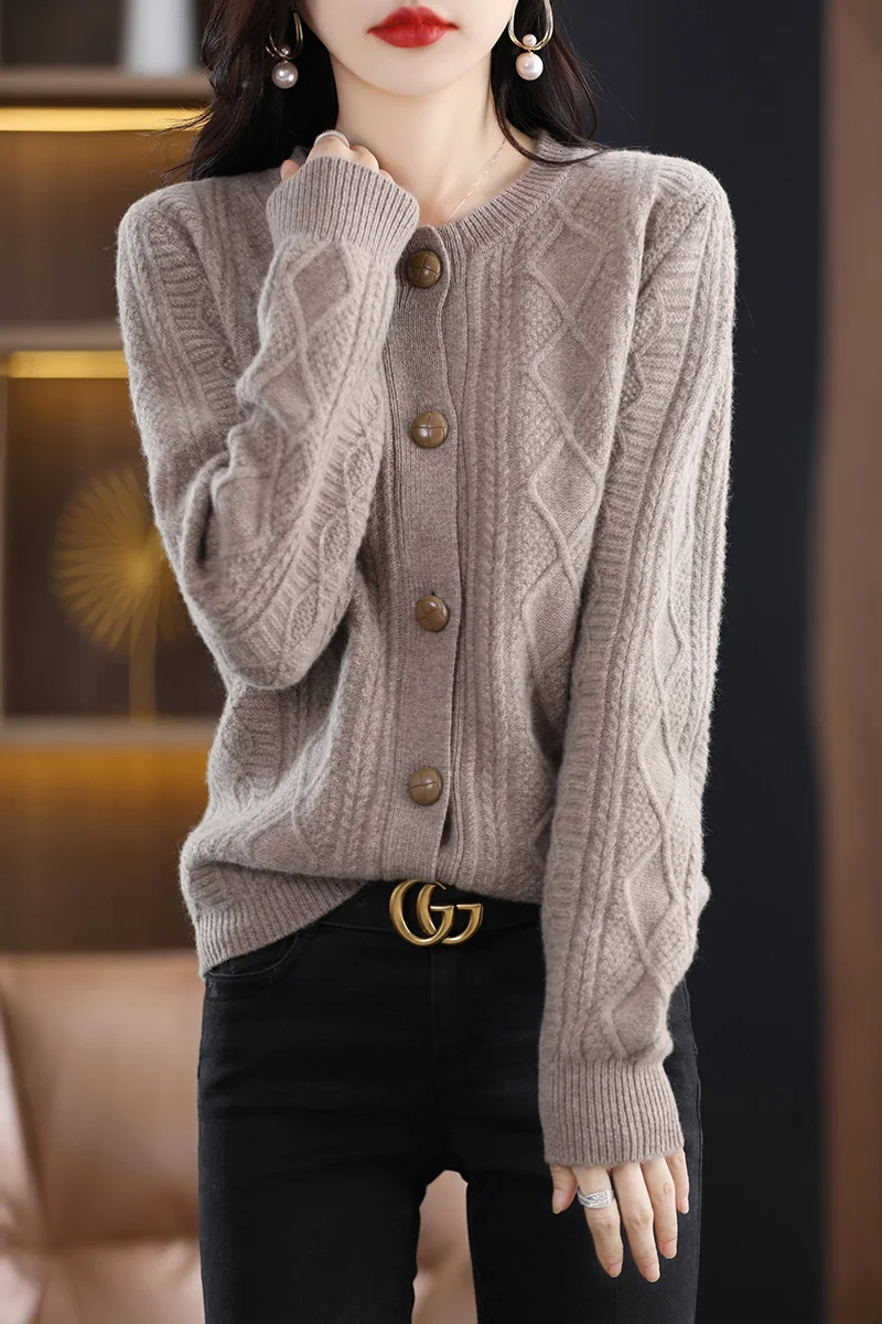 Merino 100% Pure Wool Knitted Sweater Women's Round Neck Thickened Diamond Texture Button Cardigan Cashmere Sweater
Merino 100% Pure Wool Knitted Sweater Women's Round Neck Thickened Diamond Texture Button Cardigan Cashmere Sweater