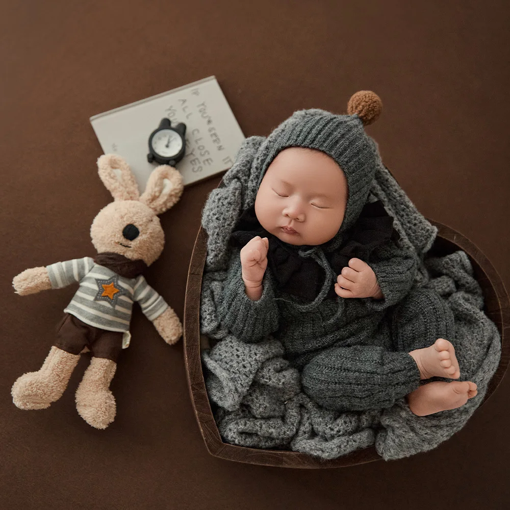 Newborn Baby Costume Round Neck Knitted Jumpsuit+Hat Set Black Fur Ball Cap Bunny Doll Photography Clothes Studio Accessories
Newborn Baby Costume Round Neck Knitted Jumpsuit+Hat Set Black Fur Ball Cap Bunny Doll Photography Clothes Studio Accessories