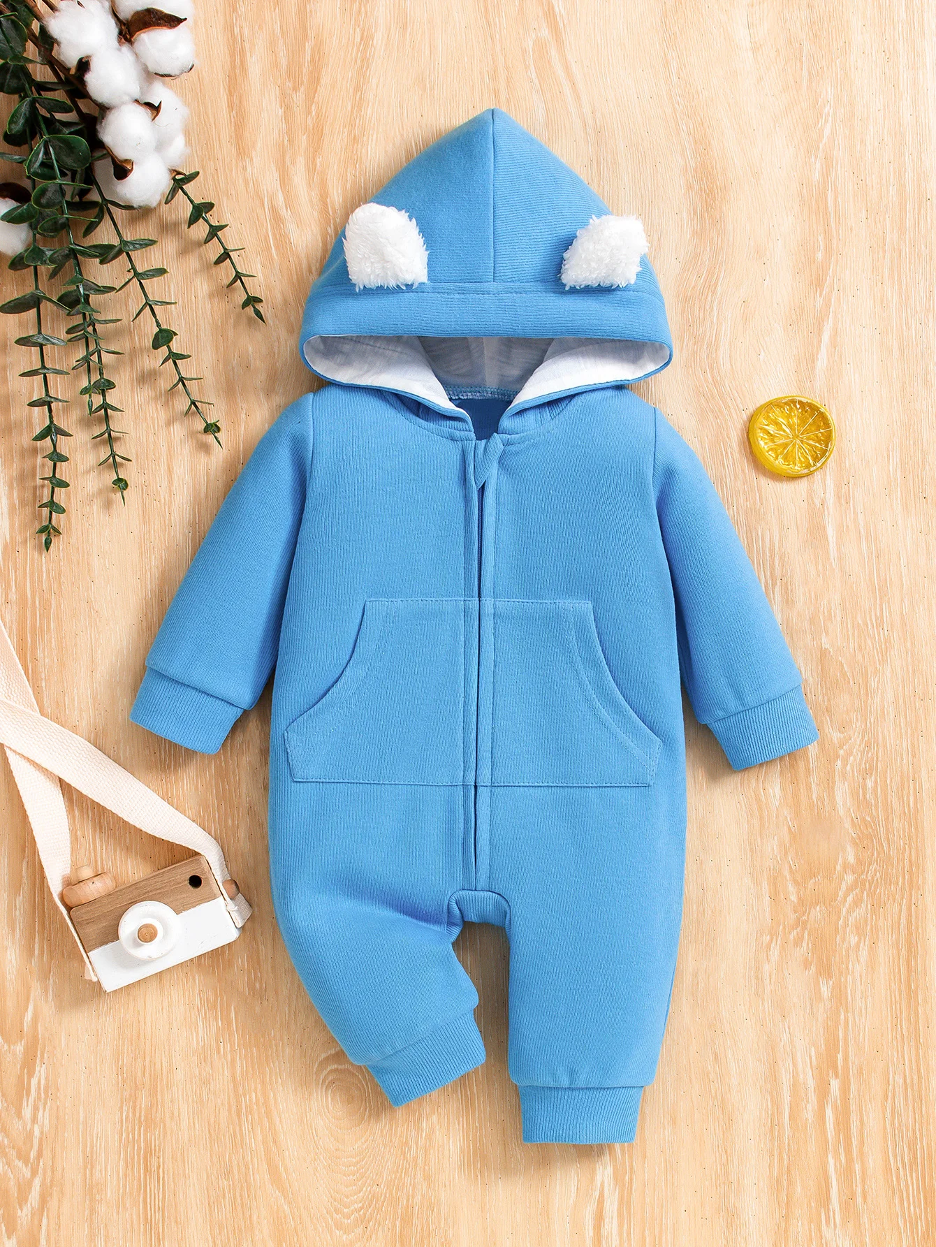 Baby jumpsuit with hooded pocket zipper design, long sleeved jumpsuit suitable for male babies aged 0-12 months
Baby jumpsuit with hooded pocket zipper design, long sleeved jumpsuit suitable for male babies aged 0-12 months