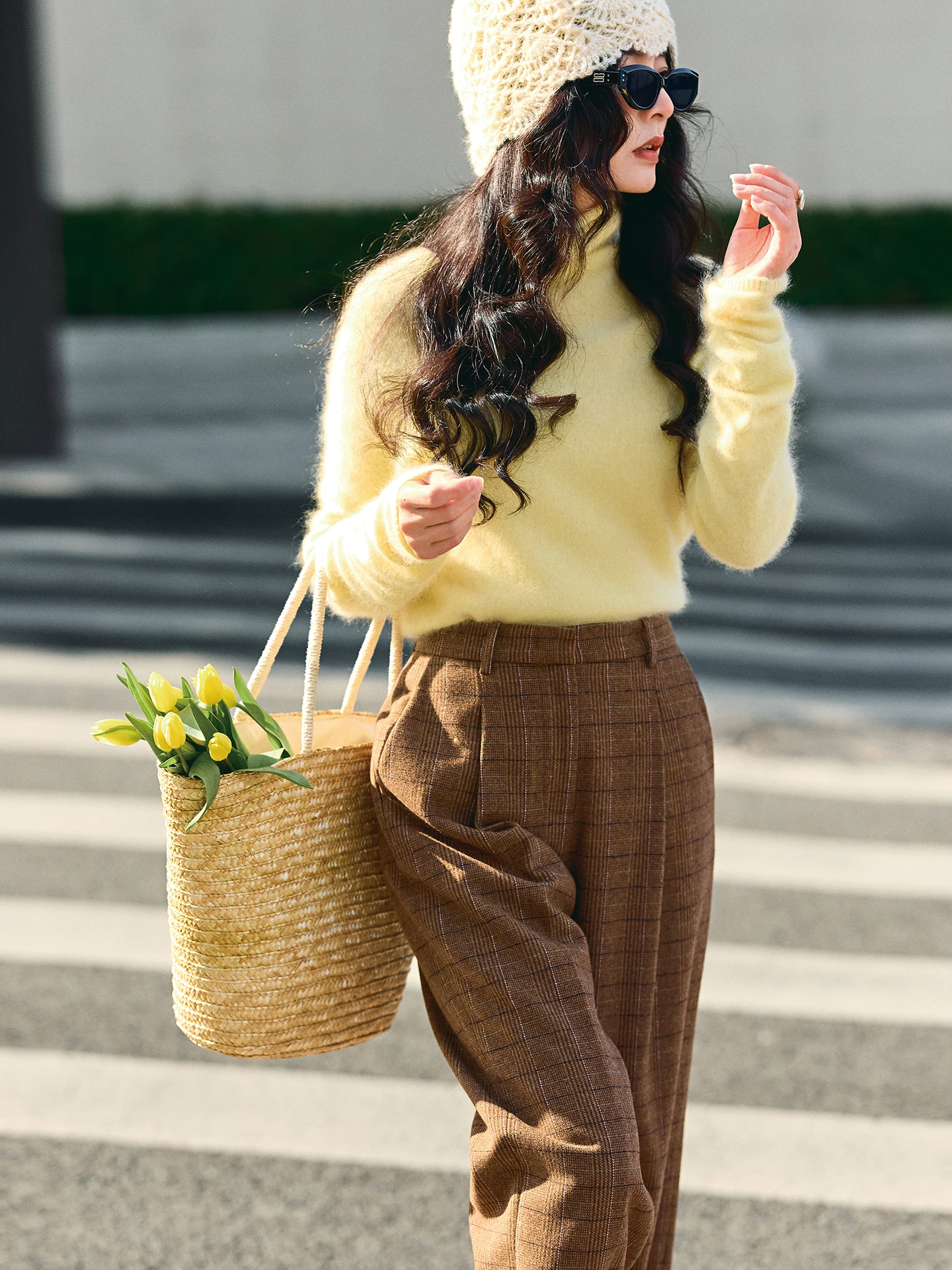 Теплая пушистая вязаная шерстяная кофта с высоким воротом для женщин, универсальная, уютная, с длинным рукавом, стандартной длины, для ношения под одеждой
Теплая пушистая вязаная шерстяная кофта с высоким воротом для женщин, универсальная, уютная, с длинным рукавом, стандартной длины, для ношения под одеждой