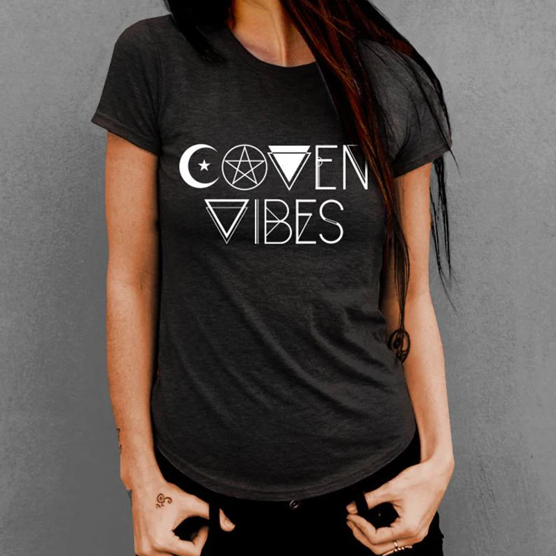 Coven Vibes костюм (футболка с принтом с буквами Веселая обувь для хеллоуина Фестивальная Футболка женщины ведьмы Magic Girl рубашки хлопковая уличная одежда Топы Прямая поставка
Coven Vibes костюм (футболка с принтом с буквами Веселая обувь для хеллоуина Фестивальная Футболка женщины ведьмы Magic Girl рубашки хлопковая уличная одежда Топы Прямая поставка