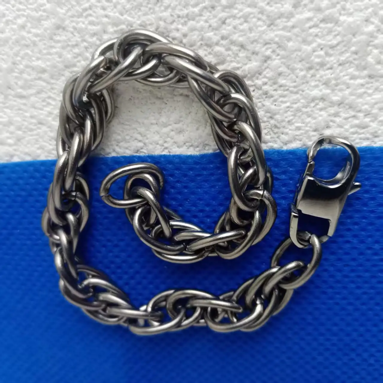 7mm Pure Titanium Twist Chain Bracelet for Men - Hypoallergenic Lightweight Jewelry - Unisex Braided Design Gift for Him
7mm Pure Titanium Twist Chain Bracelet for Men - Hypoallergenic Lightweight Jewelry - Unisex Braided Design Gift for Him
