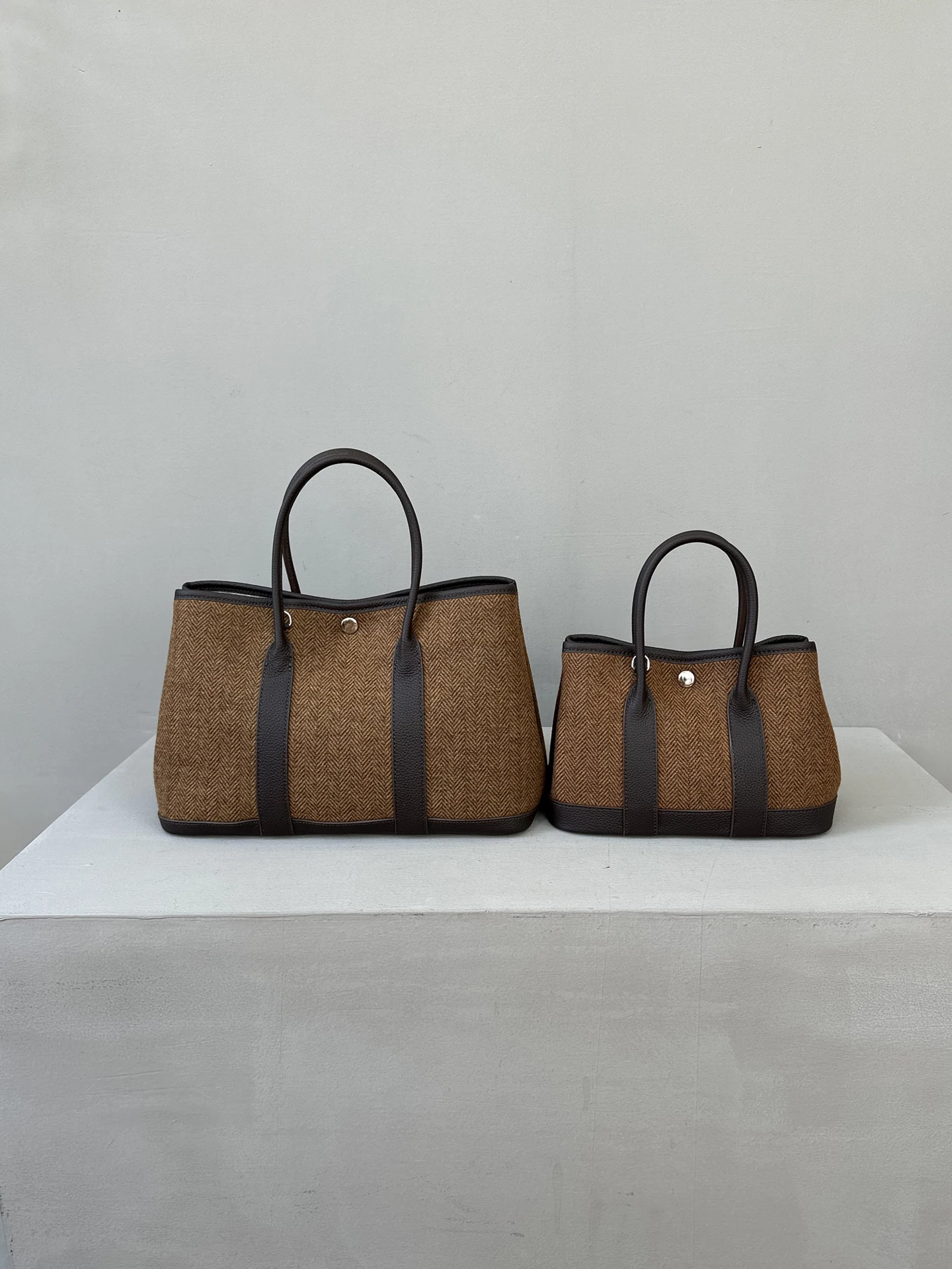 Top Layer Cowhide Garden Bag Handbag Tweed Splicing Large Capaci Commuter Single oulder Slant Cross Leather Tote Bag
Top Layer Cowhide Garden Bag Handbag Tweed Splicing Large Capaci Commuter Single oulder Slant Cross Leather Tote Bag