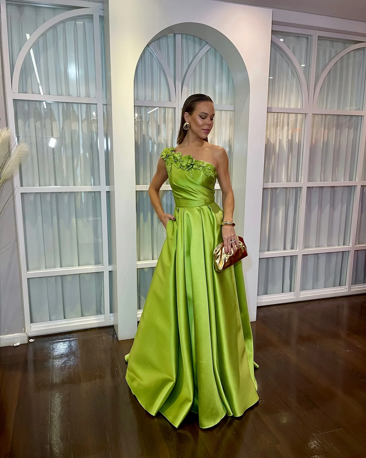 Customized High Quality Satin Flowers Sequined One Shoulder Evening Dresses Sexy Sleeveless Prom Dress Custom Size Par
Customized High Quality Satin Flowers Sequined One Shoulder Evening Dresses Sexy Sleeveless Prom Dress Custom Size Par