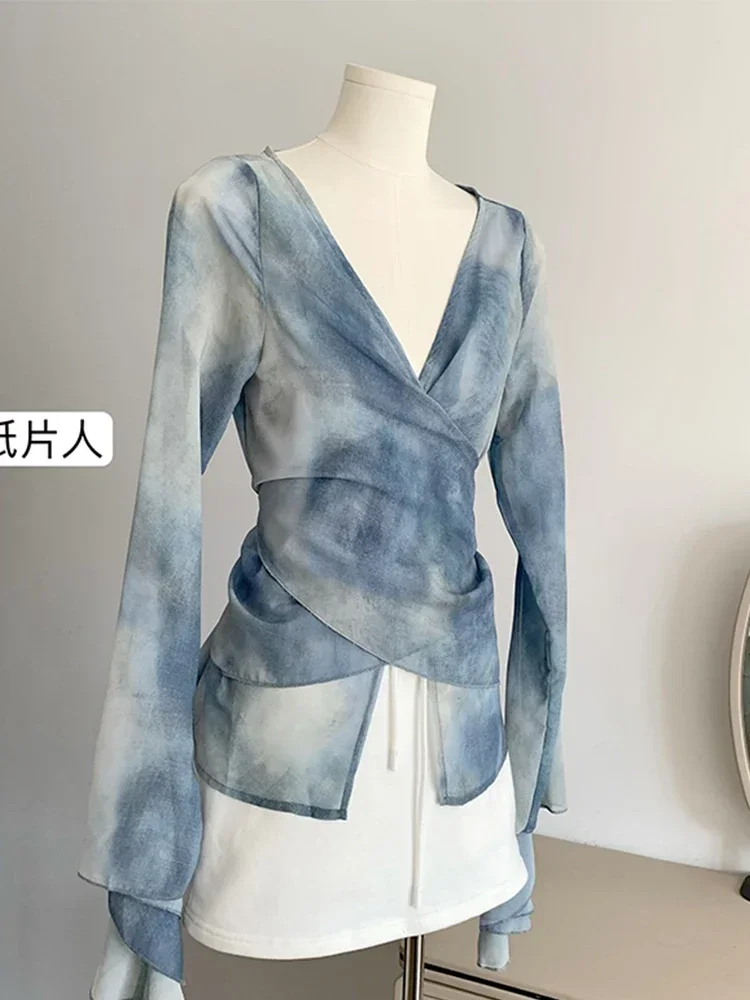 Korean Office Lady Sweet Casual Shirts Gyaru Coquette Vintage Blouses Women Tie Dye Crop Top Flare Sleeve V-Neck Summer Elegant
Korean Office Lady Sweet Casual Shirts Gyaru Coquette Vintage Blouses Women Tie Dye Crop Top Flare Sleeve V-Neck Summer Elegant