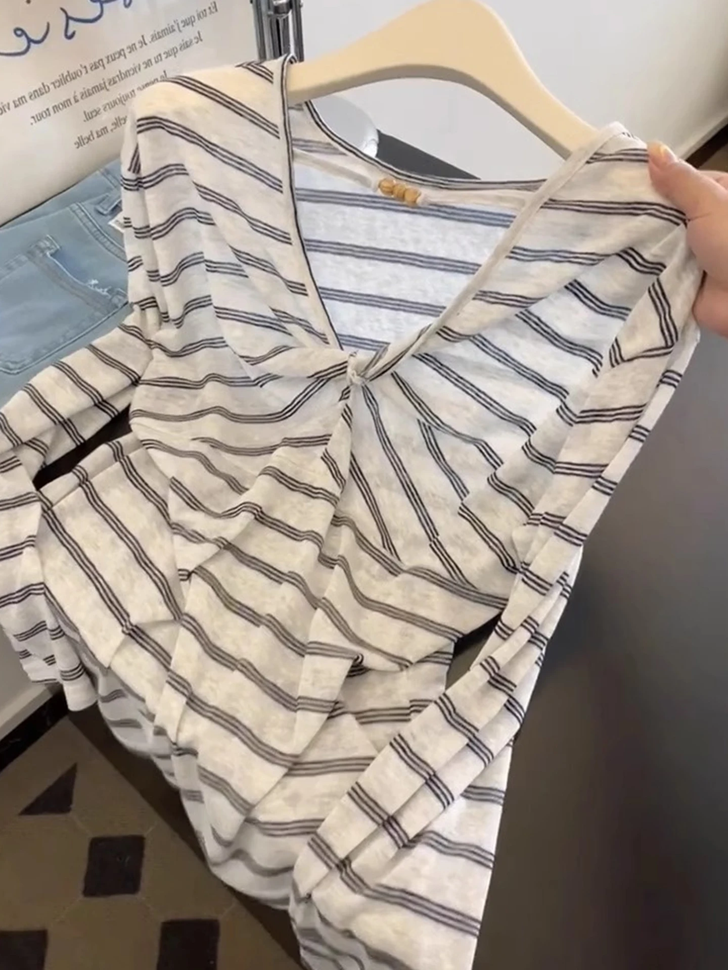 Summer Fashion Striped Knitted Ice Silk Long Sleeve Hoodie Skin-friendly Korean Style Slimming Top for plus Size Women
Summer Fashion Striped Knitted Ice Silk Long Sleeve Hoodie Skin-friendly Korean Style Slimming Top for plus Size Women