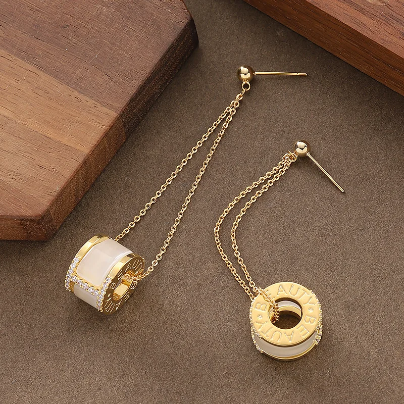 Fashionable, exquisite and cool style diamond letter geometric tassel earrings with temperament and versatile earrings
Fashionable, exquisite and cool style diamond letter geometric tassel earrings with temperament and versatile earrings