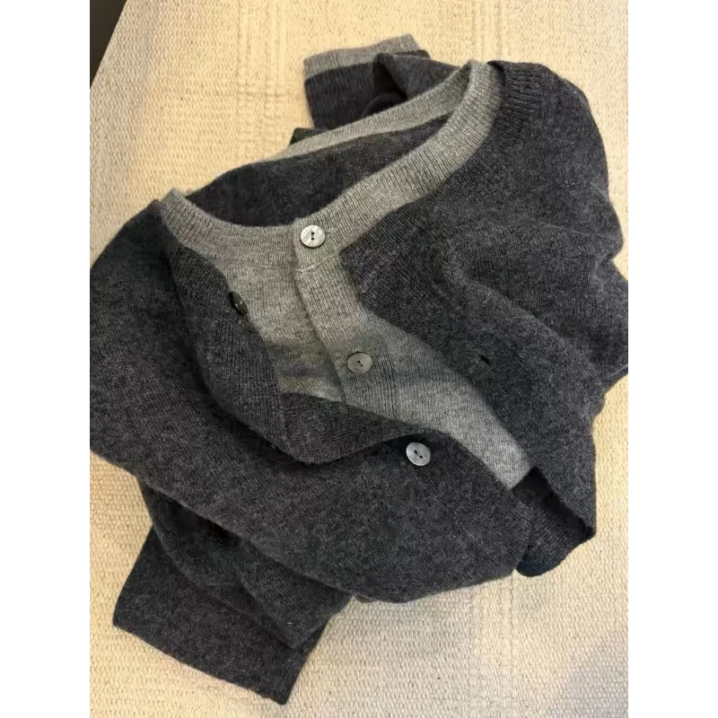 Fake Two-piece Jacket New Autumn and Winter Knitted Cardigan Solid Color High-quality Versatile Sweater Top
Fake Two-piece Jacket New Autumn and Winter Knitted Cardigan Solid Color High-quality Versatile Sweater Top