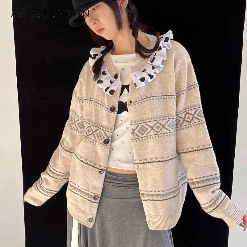 2026 Spring Autumn New Beige Polka Dot Women's Cardigan Retro Design Lace Collar Knitted Versatile Loose Sweater Coat Ladies
2026 Spring Autumn New Beige Polka Dot Women's Cardigan Retro Design Lace Collar Knitted Versatile Loose Sweater Coat Ladies