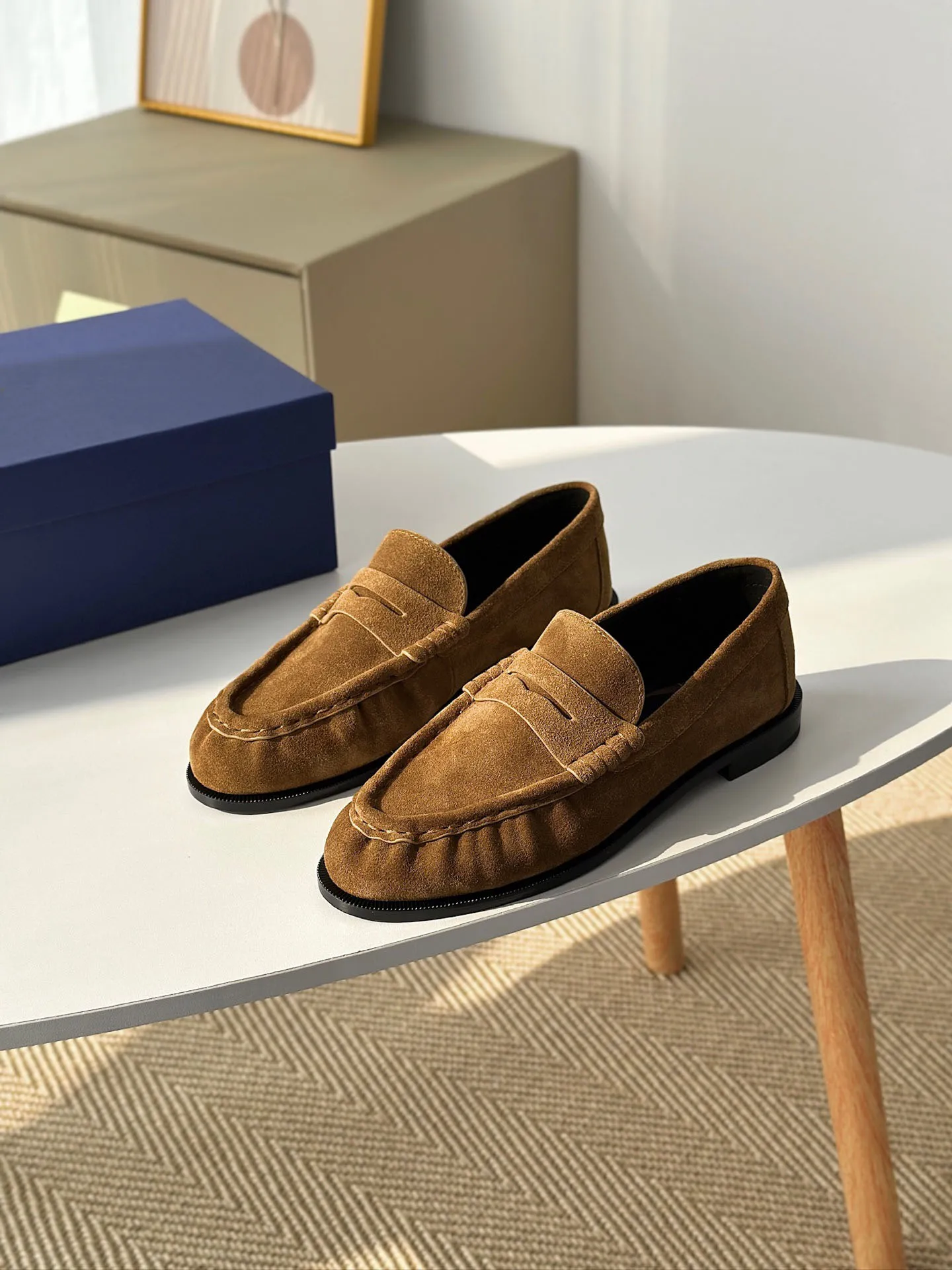 Women Suede Ruched Loafers Vintage Fashion Moccasins Shoes Classic Penny Strap
Women Suede Ruched Loafers Vintage Fashion Moccasins Shoes Classic Penny Strap