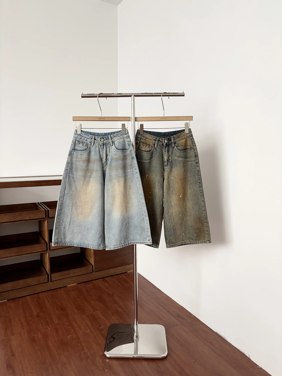Retro American High Waist Wide Leg Jeans Women's Spring Summer New Style Seven-Foot Pants Denim Washed out Soil Fashion
Retro American High Waist Wide Leg Jeans Women's Spring Summer New Style Seven-Foot Pants Denim Washed out Soil Fashion