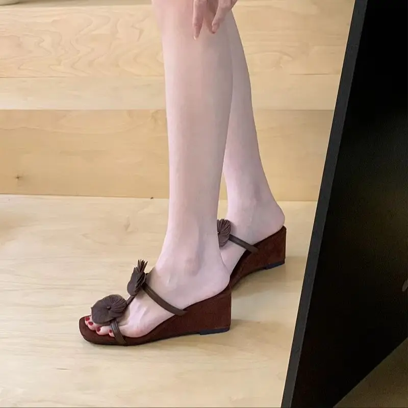 Black Wedge Sandals Brown Slippers For Women Polka Dots Chunky Heels Shoes Summer Flowers Ladies Sandals
Black Wedge Sandals Brown Slippers For Women Polka Dots Chunky Heels Shoes Summer Flowers Ladies Sandals