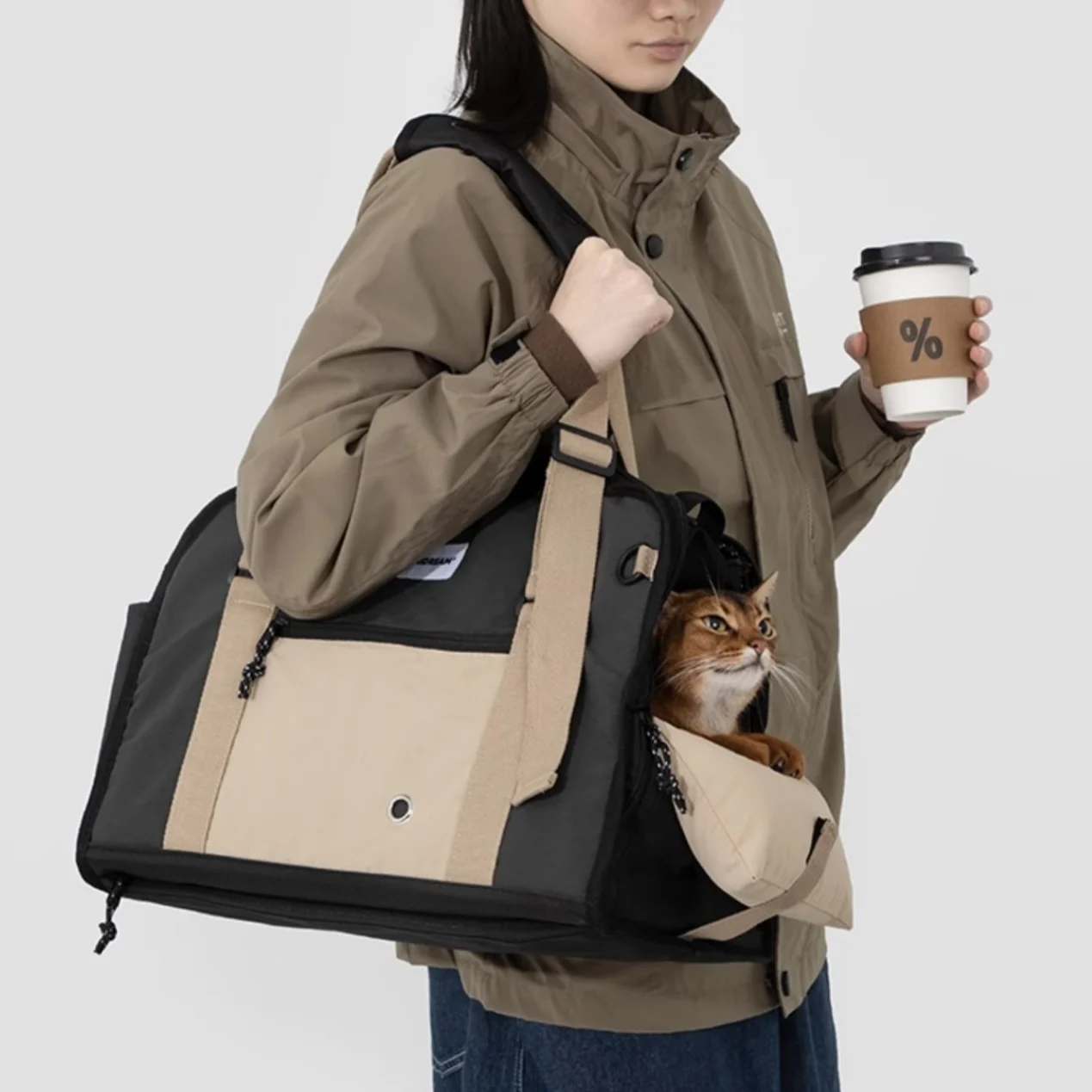 Hot Sale Pet Carrying Bag Nylon Waterproof Fabric Pet Comfortable Multiple Carrying Ways Dog Cat Carrier
Hot Sale Pet Carrying Bag Nylon Waterproof Fabric Pet Comfortable Multiple Carrying Ways Dog Cat Carrier