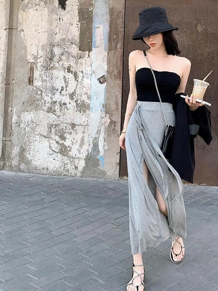 Юбка миди А-силуэта с высокой талией для женщин, с цветочным принтом, в корейском стиле, для повседневной носки, однотонная, длинная, с разрезом
Юбка миди А-силуэта с высокой талией для женщин, с цветочным принтом, в корейском стиле, для повседневной носки, однотонная, длинная, с разрезом