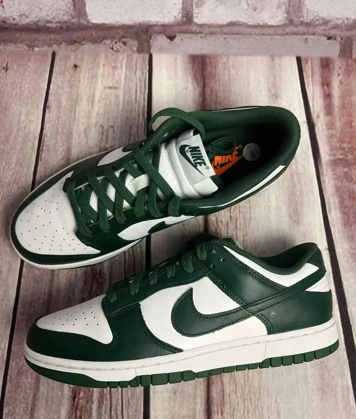 Nike Dunk Cowhide Leather Low Retro "Varsity Green" Classic Retro Low Top Shoes Men's White and Green
Nike Dunk Cowhide Leather Low Retro "Varsity Green" Classic Retro Low Top Shoes Men's White and Green