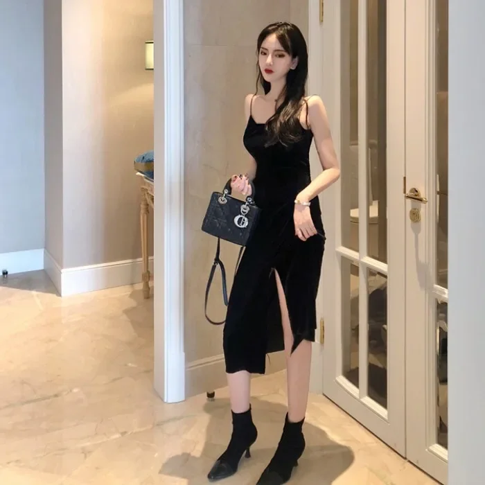 New 2024 Vintage Women Dress Spaghetti Strap Slit Velvet Black Sexy Bodycon Bandage Midi Party Dress Verano Vestidos
New 2024 Vintage Women Dress Spaghetti Strap Slit Velvet Black Sexy Bodycon Bandage Midi Party Dress Verano Vestidos