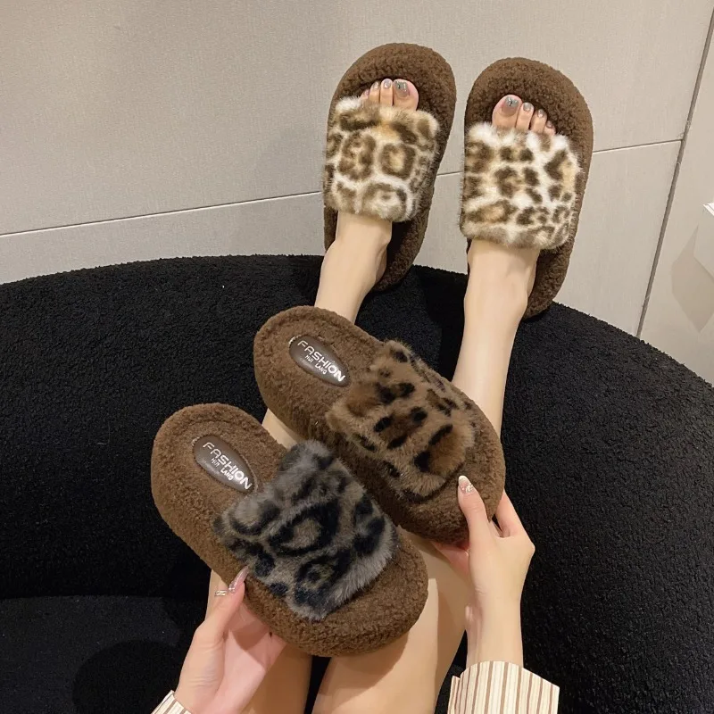 2025 New Hot Sale Fashion Fur Platform Slippers Women Indoor Light Warm Home Slipper Woman High Quality Slippers
2025 New Hot Sale Fashion Fur Platform Slippers Women Indoor Light Warm Home Slipper Woman High Quality Slippers