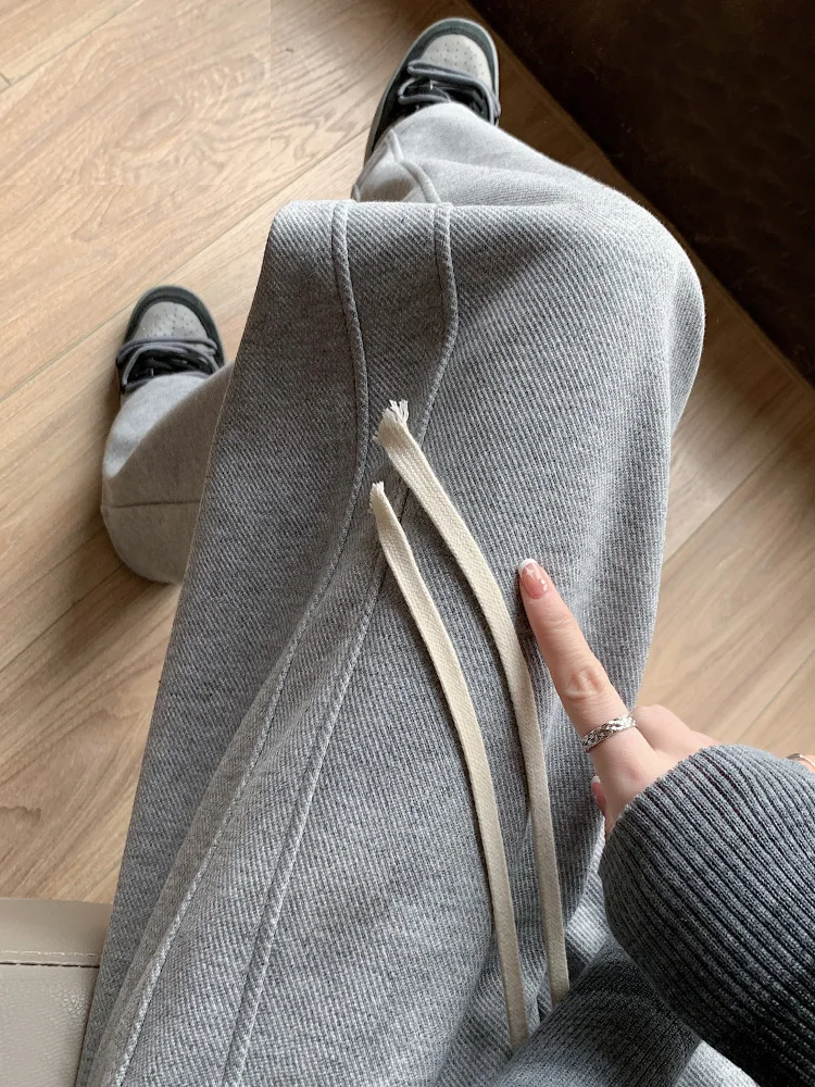 plus Size Women's Loose Straight Leg Sports Pants High Waist Slimming Casual Sweatpants Banana Wide Leg Trousers
plus Size Women's Loose Straight Leg Sports Pants High Waist Slimming Casual Sweatpants Banana Wide Leg Trousers
