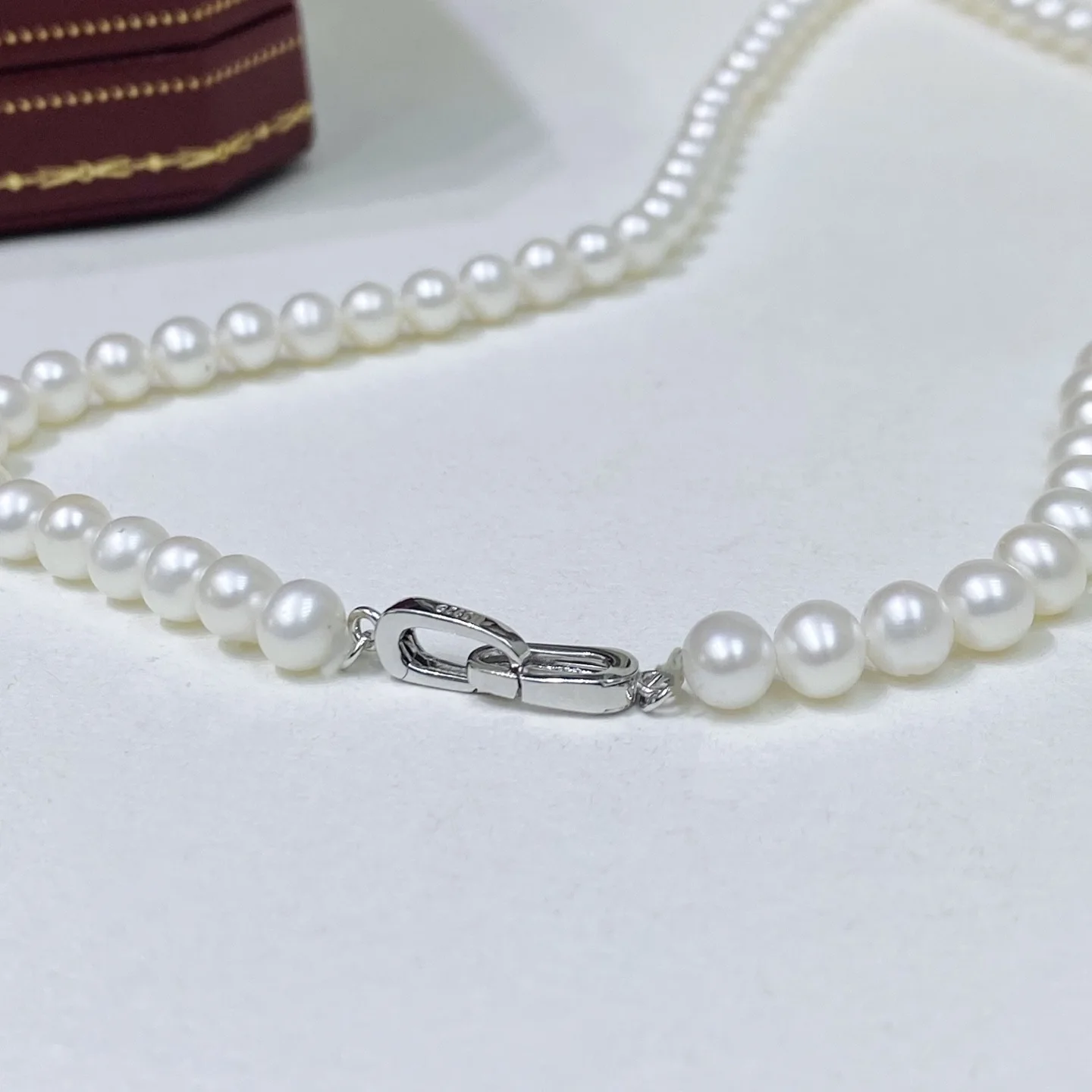 Classic necklace AAA 5-6mm natural South Sea white pearl necklace 925s * 16-36 inch
Classic necklace AAA 5-6mm natural South Sea white pearl necklace 925s * 16-36 inch