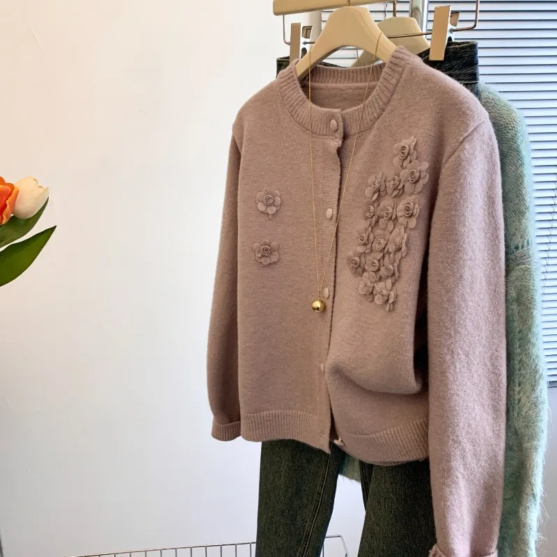 Winter Embroidered 3D flower Sweater Women Pink Knitted cardigan Round Neck Thicken Warm Solid Sweaters Coats Ladies Chic Jumper
Winter Embroidered 3D flower Sweater Women Pink Knitted cardigan Round Neck Thicken Warm Solid Sweaters Coats Ladies Chic Jumper