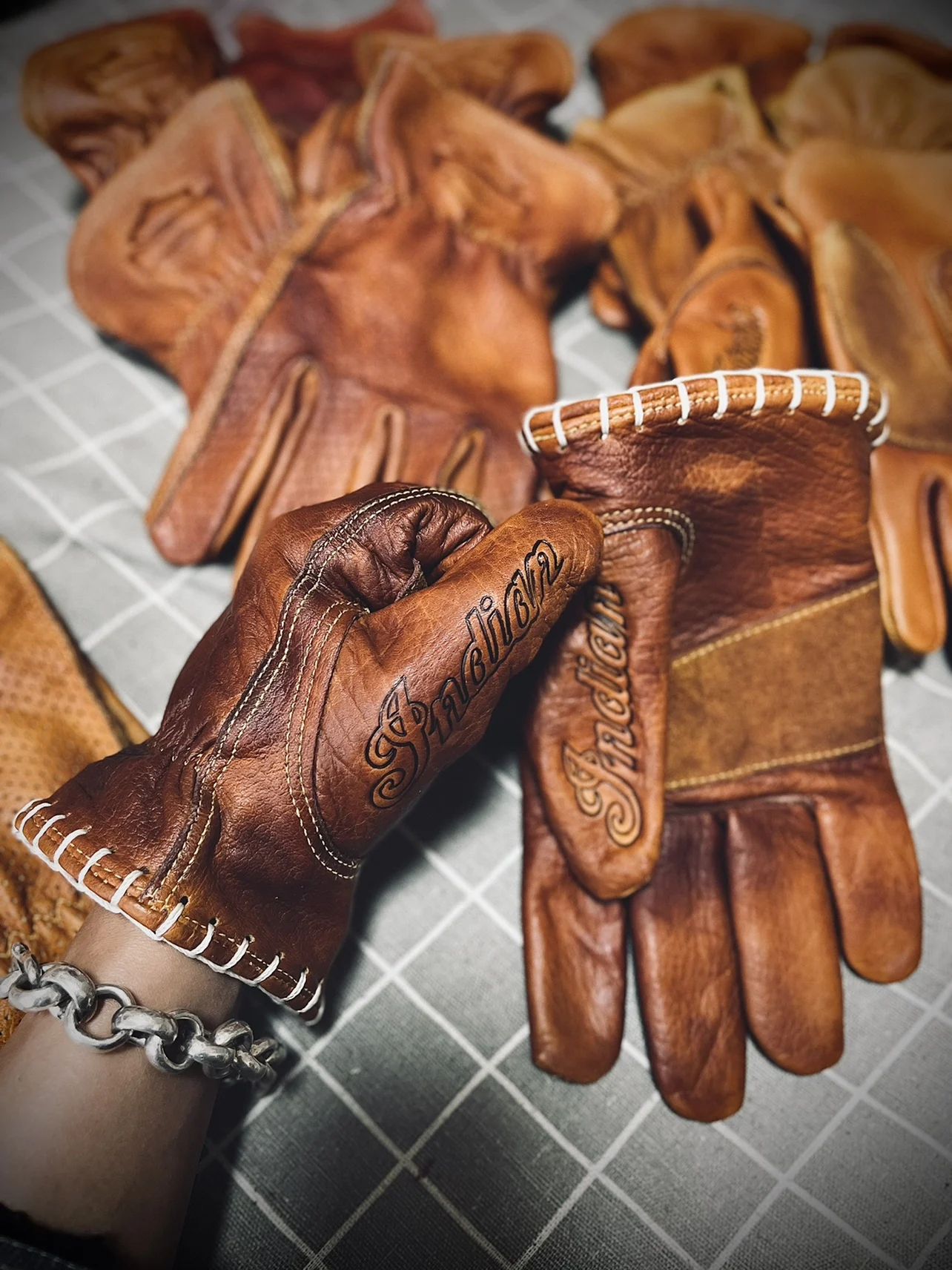 Handmade Leather Motorcycle Riding Gloves Vintage Cowhide Distressed Wear-Resistant Retro Biker's
Handmade Leather Motorcycle Riding Gloves Vintage Cowhide Distressed Wear-Resistant Retro Biker's
