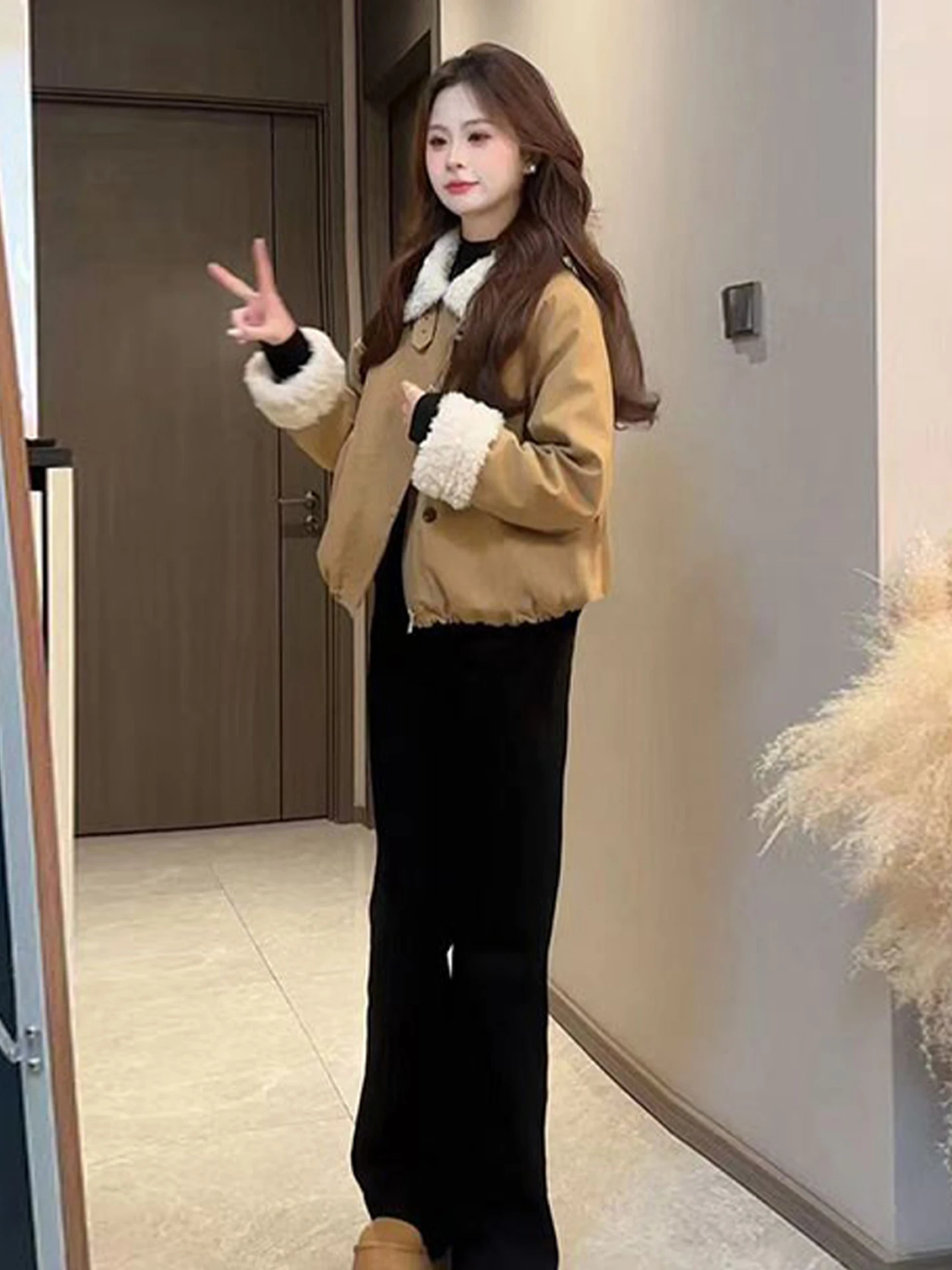 2026 New Sle Women's ort Lamb Fur Jaet Korean Sweet Sle Loose Fit Long Sve Warm Coat Small Size Flap Collar Top
2026 New Sle Women's ort Lamb Fur Jaet Korean Sweet Sle Loose Fit Long Sve Warm Coat Small Size Flap Collar Top