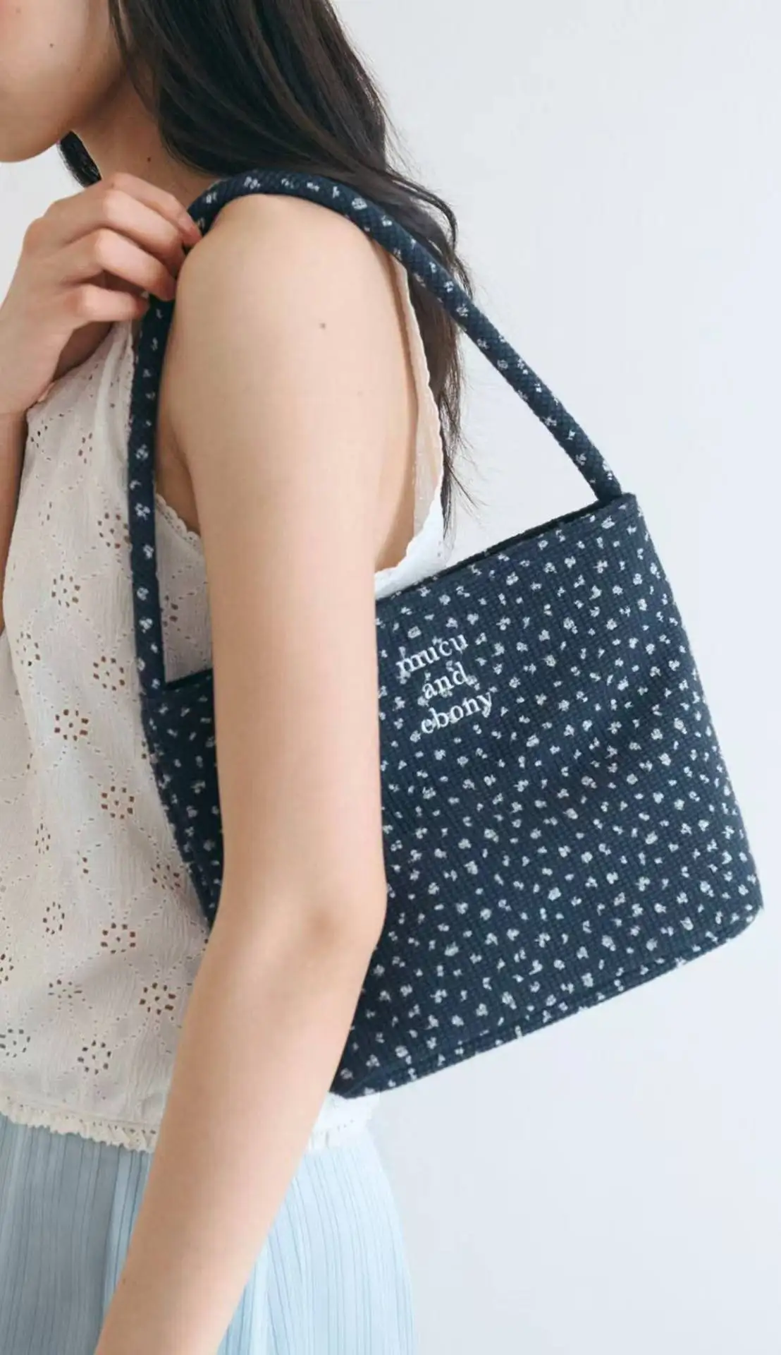 Woven Floral Print Women's Shoulder Bag Crossbody Bag / Beach & Vacation Phone Pouch / Cotton Rope Woven Drawstring Bag
Woven Floral Print Women's Shoulder Bag Crossbody Bag / Beach & Vacation Phone Pouch / Cotton Rope Woven Drawstring Bag