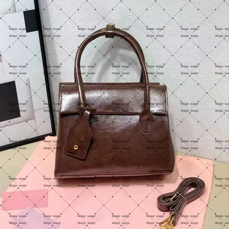2026 New Designer bag Autumn Winter Distressed Oil Wax Leather Briefcase, Elegant Top-Handle Shoulder Bag, Timeless Sophisticate
2026 New Designer bag Autumn Winter Distressed Oil Wax Leather Briefcase, Elegant Top-Handle Shoulder Bag, Timeless Sophisticate