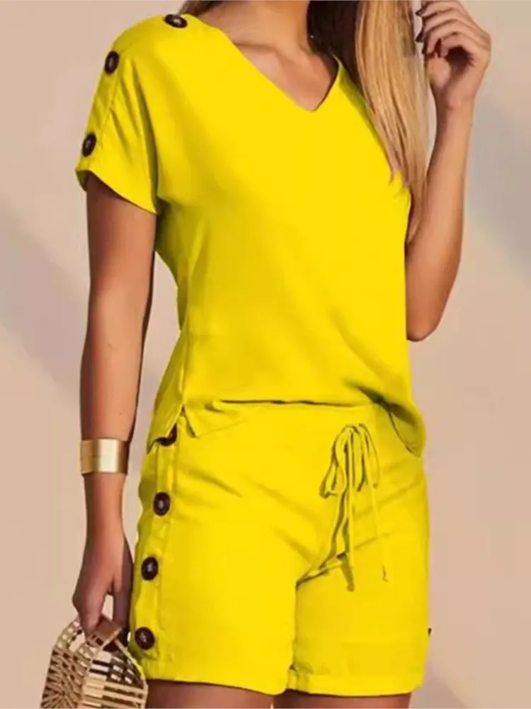 Summer Women's Casual Fashion 2-piece Set Solid Color V-neck Top + Buttoned Decorative Shorts Two-piece Set New Women Clothes
Summer Women's Casual Fashion 2-piece Set Solid Color V-neck Top + Buttoned Decorative Shorts Two-piece Set New Women Clothes