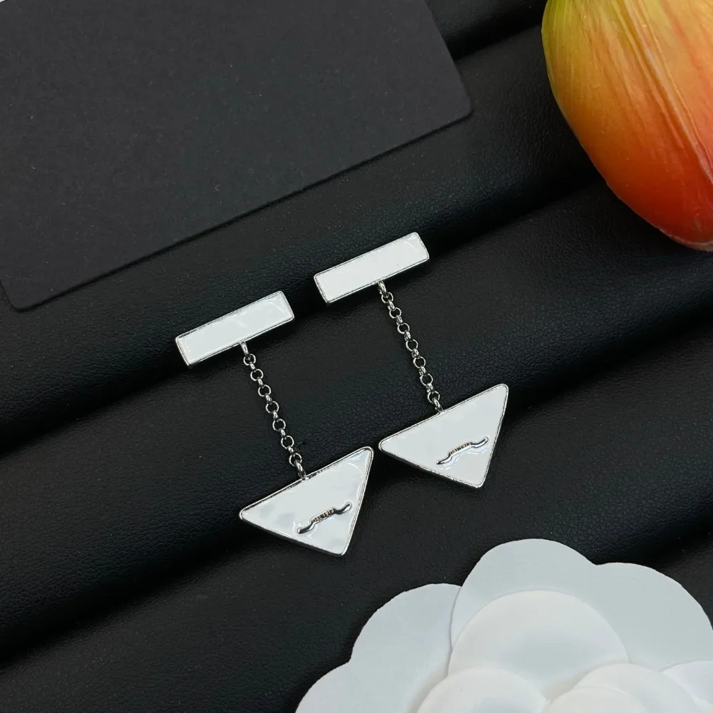 Minimalist Polished Metal Stud Earrings Geometric Triangle Design Anti-allergy Daily Wear Luxury Jewelry for Women Wedding Party Gift Silver Plated Ear Ornament
Minimalist Polished Metal Stud Earrings Geometric Triangle Design Anti-allergy Daily Wear Luxury Jewelry for Women Wedding Party Gift Silver Plated Ear Ornament