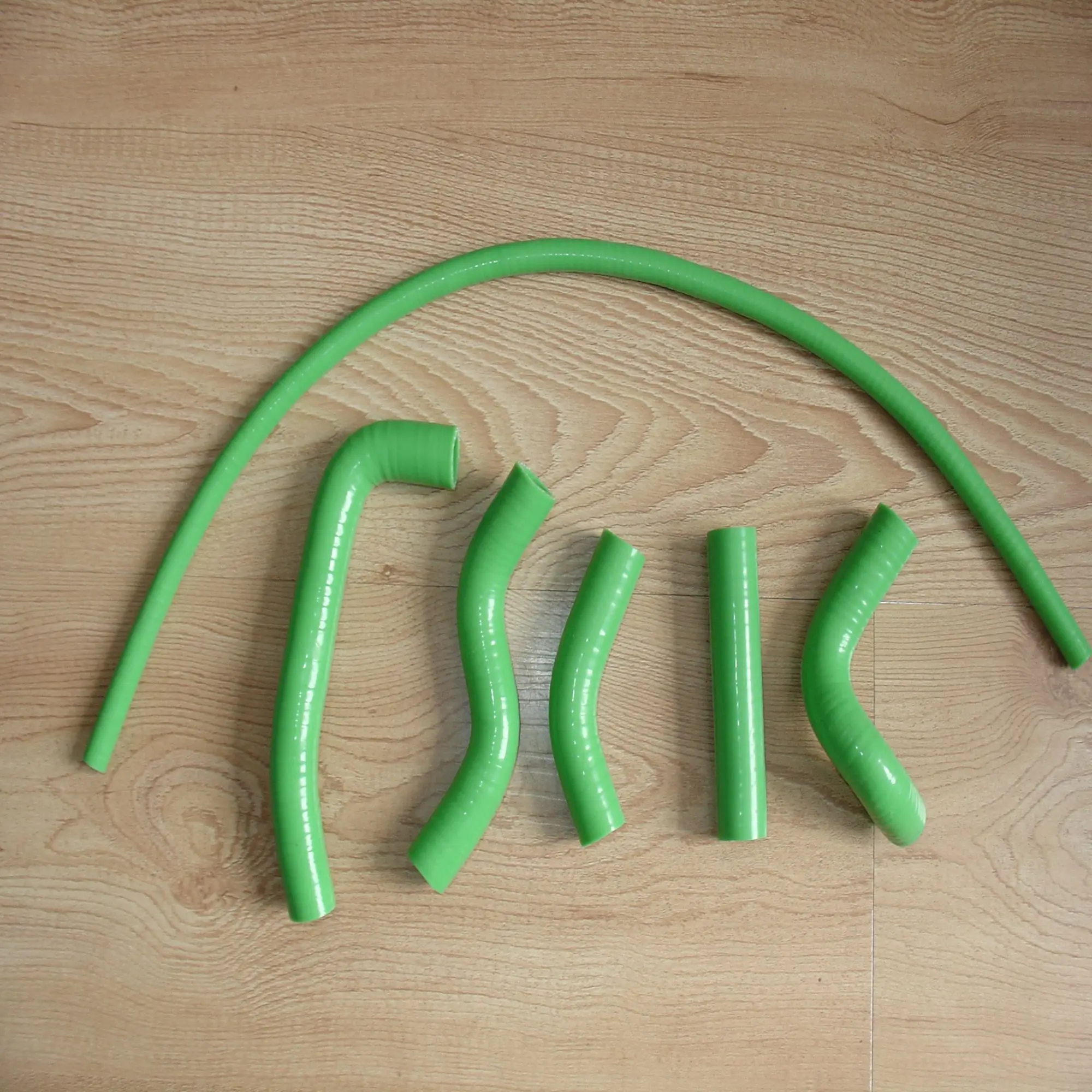 Зеленый силиконовый шланг радиатора для 1988-2004 Kawasaki KX5001992 1993 1994 1995 1996 1997 1998 1999 2000 2001 2002 2003 2004
Зеленый силиконовый шланг радиатора для 1988-2004 Kawasaki KX5001992 1993 1994 1995 1996 1997 1998 1999 2000 2001 2002 2003 2004