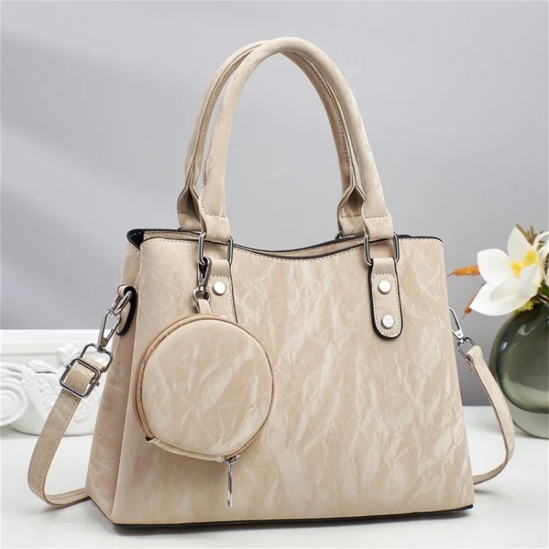 Stylish Minimalist Unique Vintage Fashionable Tote Bag With Letter Logo And Large Capacity For Casual Women Commuter Use
Stylish Minimalist Unique Vintage Fashionable Tote Bag With Letter Logo And Large Capacity For Casual Women Commuter Use