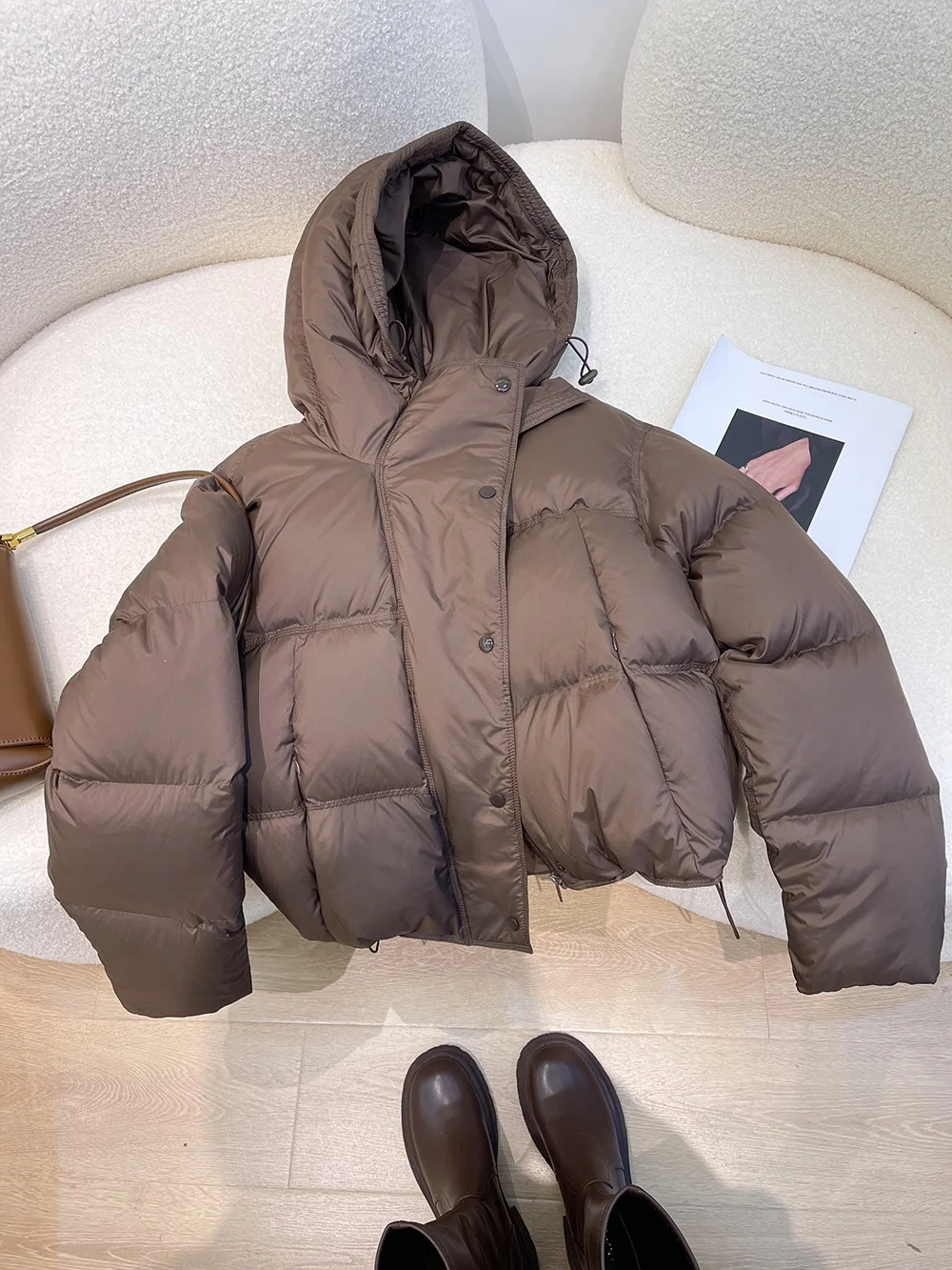 Winter 2025 Women's Hooded down Jaet Thi Warm White Du Feather ort Sle Faionable Commute Sle Zipper Closure
Winter 2025 Women's Hooded down Jaet Thi Warm White Du Feather ort Sle Faionable Commute Sle Zipper Closure