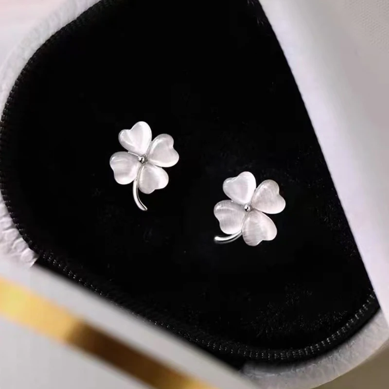Real 925 Sterling Silver Clover Plant Stud Earrings For Women Cute Fine Jewelry Small Niche Luxury Accessories
Real 925 Sterling Silver Clover Plant Stud Earrings For Women Cute Fine Jewelry Small Niche Luxury Accessories
