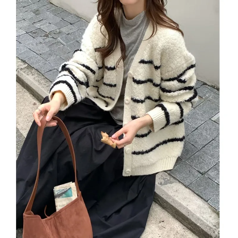 Women's Chic Thiened Woolen Sweater Coat Striped Faion Korean Sle Autumn Winter New Arrival High End Feel Open Cardigan...
Women's Chic Thiened Woolen Sweater Coat Striped Faion Korean Sle Autumn Winter New Arrival High End Feel Open Cardigan...