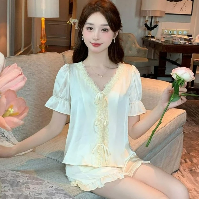 French Pajamas Women's New Summer Ice Silk Short-sleeved Shorts Sweet Lace Edge Strap Set Loungewear Skin-friendly Comfortable
French Pajamas Women's New Summer Ice Silk Short-sleeved Shorts Sweet Lace Edge Strap Set Loungewear Skin-friendly Comfortable