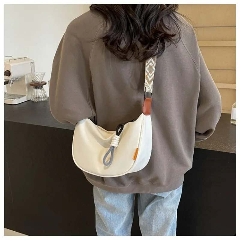 Nylon Women Men Spring Summer Versatile Dumpling Bag Casual Sporty Shoulder Crossbody Bags Female Large Capacity Student Class
Nylon Women Men Spring Summer Versatile Dumpling Bag Casual Sporty Shoulder Crossbody Bags Female Large Capacity Student Class
